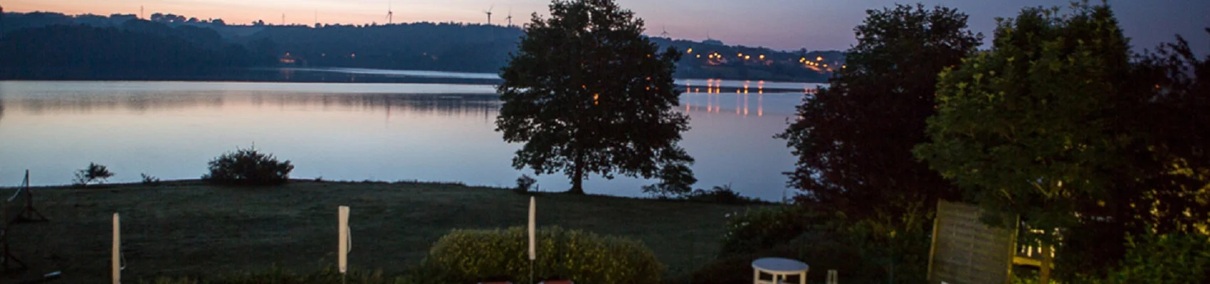 Le lac au crépuscule