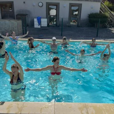 Zwembad Hameau des Lacs: zwemmen en ontspannen in de natuur.