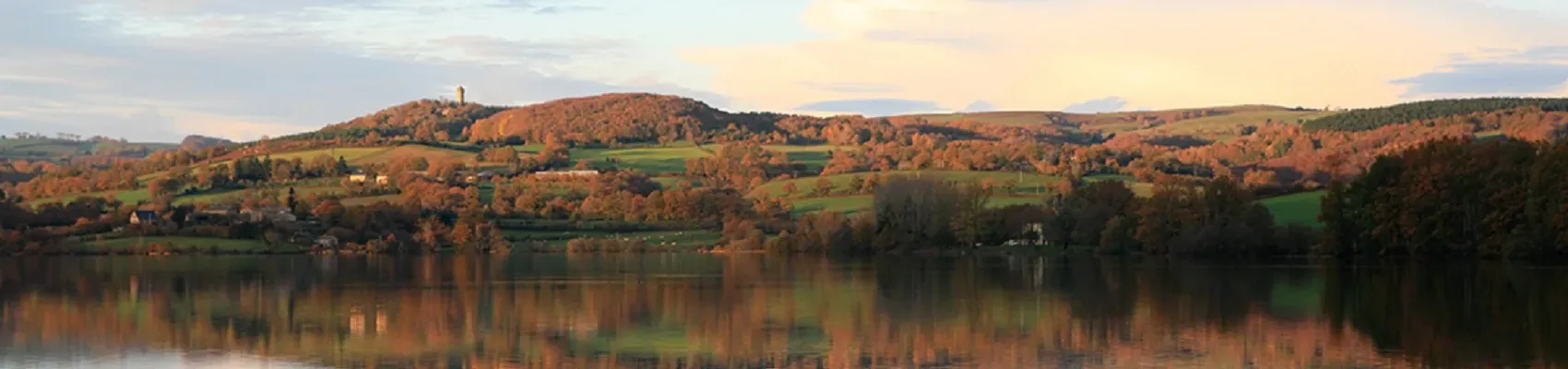 tour de peyrebrune Couché de soleil sur le lac